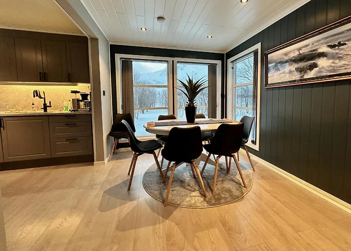 Panorama Valley Lofoten בית נופש *