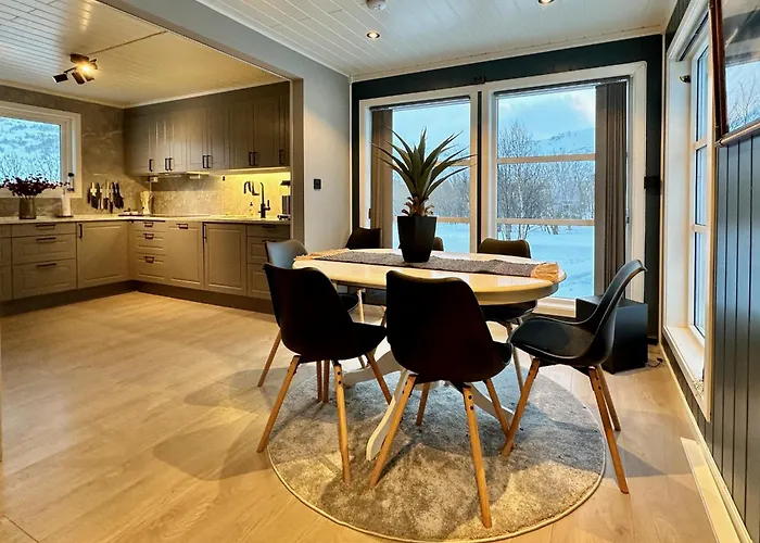 Panorama Valley Lofoten בית נופש